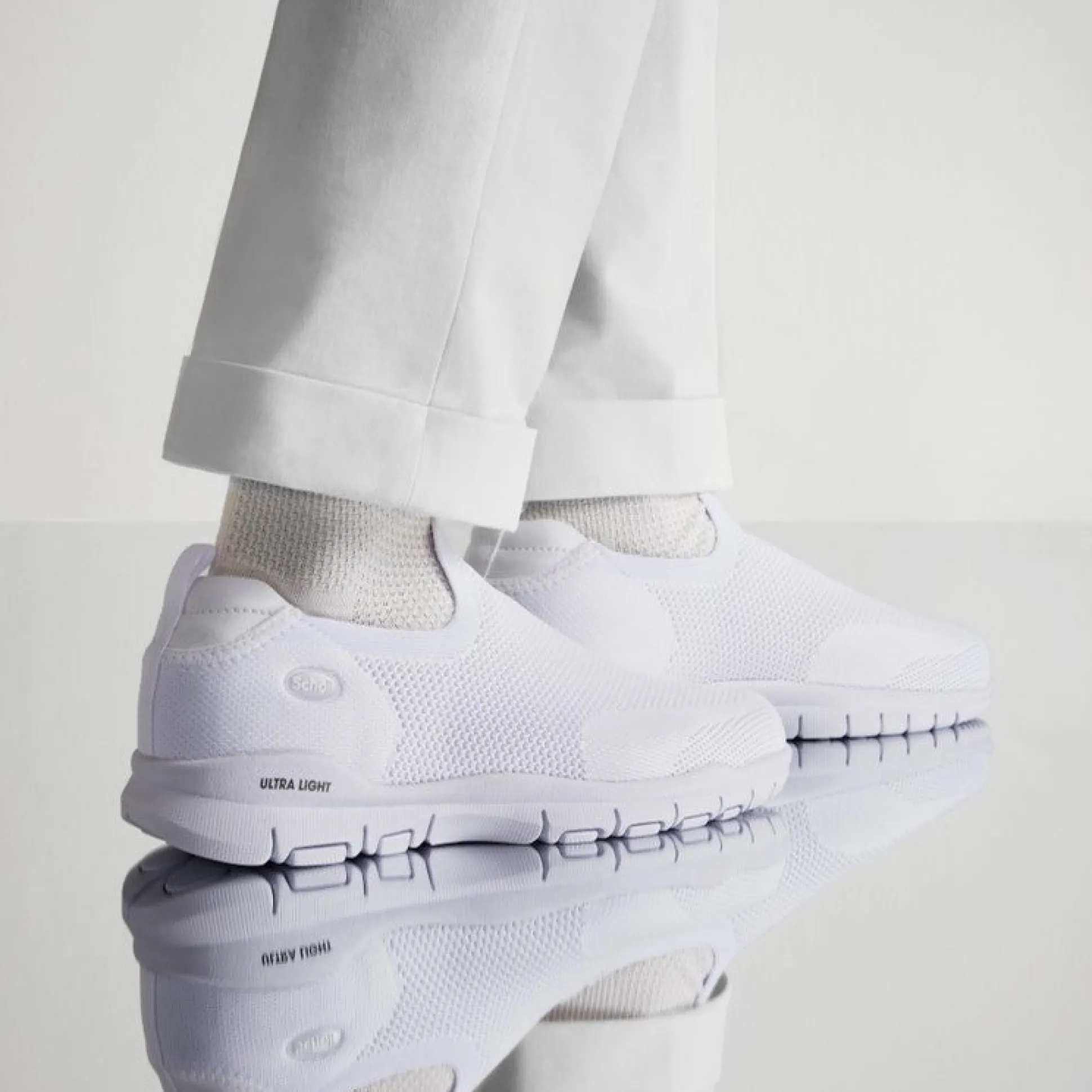 Sneakers jump slip on