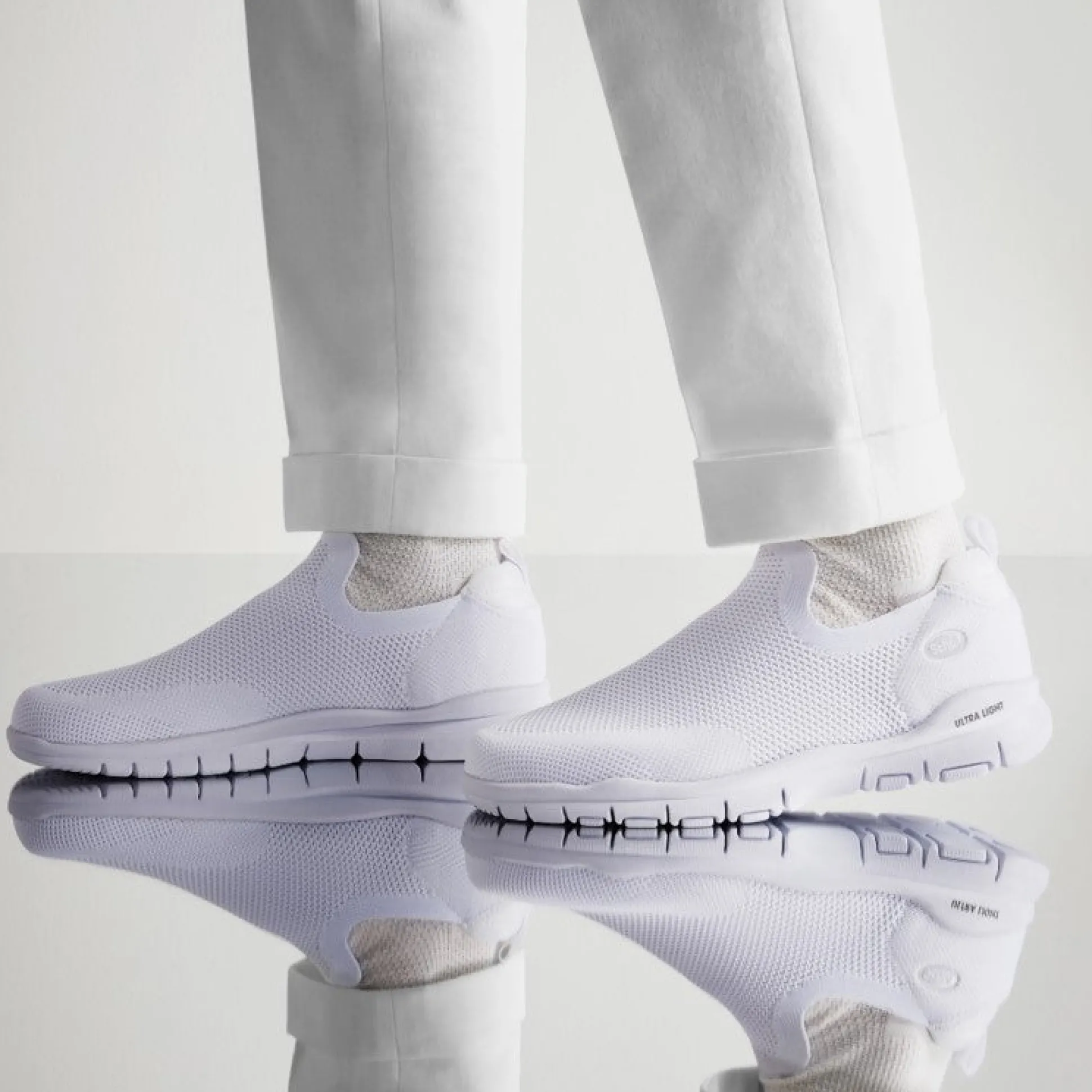 Sneakers jump slip on